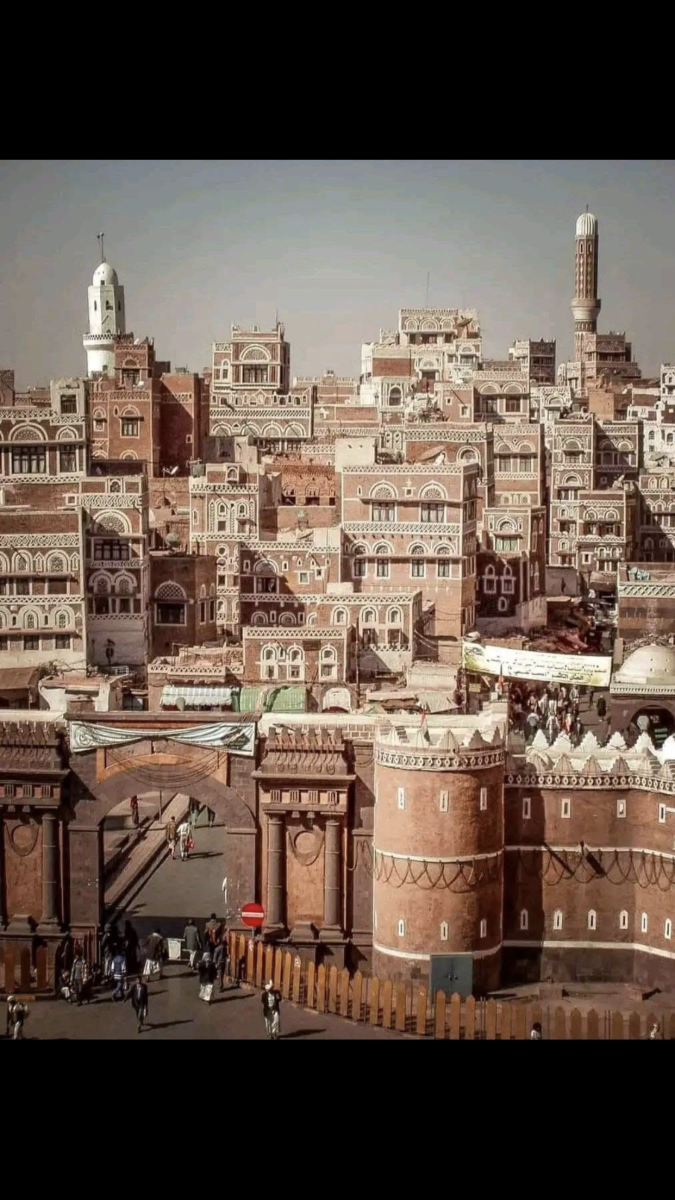 صنعاء القديمة، أقدم مدينة في التاريخ   وتسمى مدينة سام أبن نوح وأول مدينة تُبنى في الأرض بعد الطوفان حيث الموطن الاول للبشريه على وجه الارض..  صنعاء الحضارة والتاريخ  اليمن مهد الحضارات